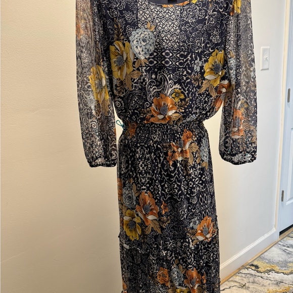 Stella and Julie Semi dress - Picture 4 of 9